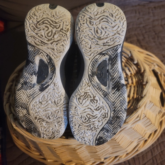 Under Armor Lockdown 6 Basketball Shoes Size 7Y - Picture 9 of 9